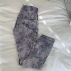 Lululemon diamond dye aligns